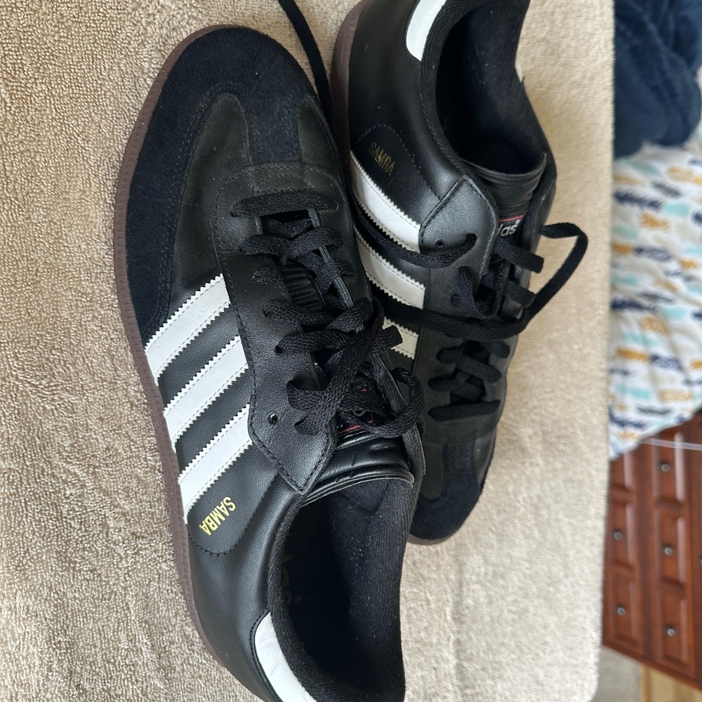 Adidas mens Samba. Gently worn